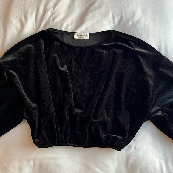 Black Velvet Cropped Sweater - Picture 4 of 5